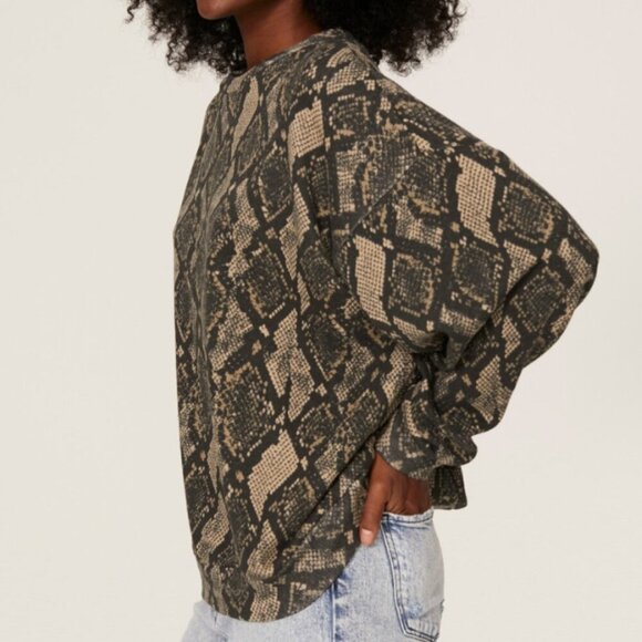 2/$100 Show Me Your Mumu Boyfriend Ziggy Python Sweatshirt SZ L - Picture 1 of 11